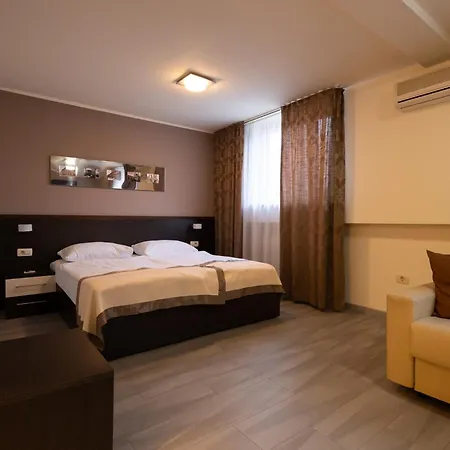 Hotel Evropa 4*