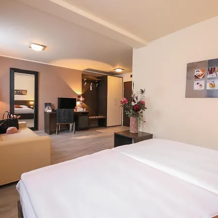 Evropa 4* Τσέλιε